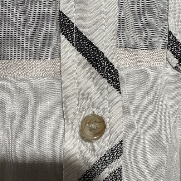 Universal Thread Button Up Shirt Women’s Size M Black & Cream Hint of Pink Plaid - Picture 5 of 10